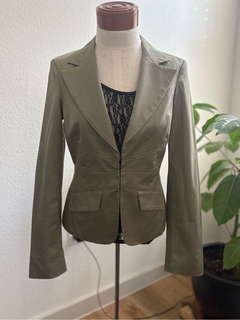 To the Max Light Olive Green Tailored Women's Blazer 97% Cotton